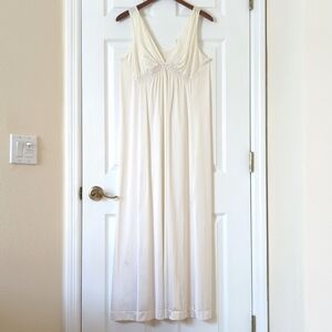 Vanity Fair 70's Vintage Silky V-neck Sleeveless Midi Slip Dress Ivory 32 Medium